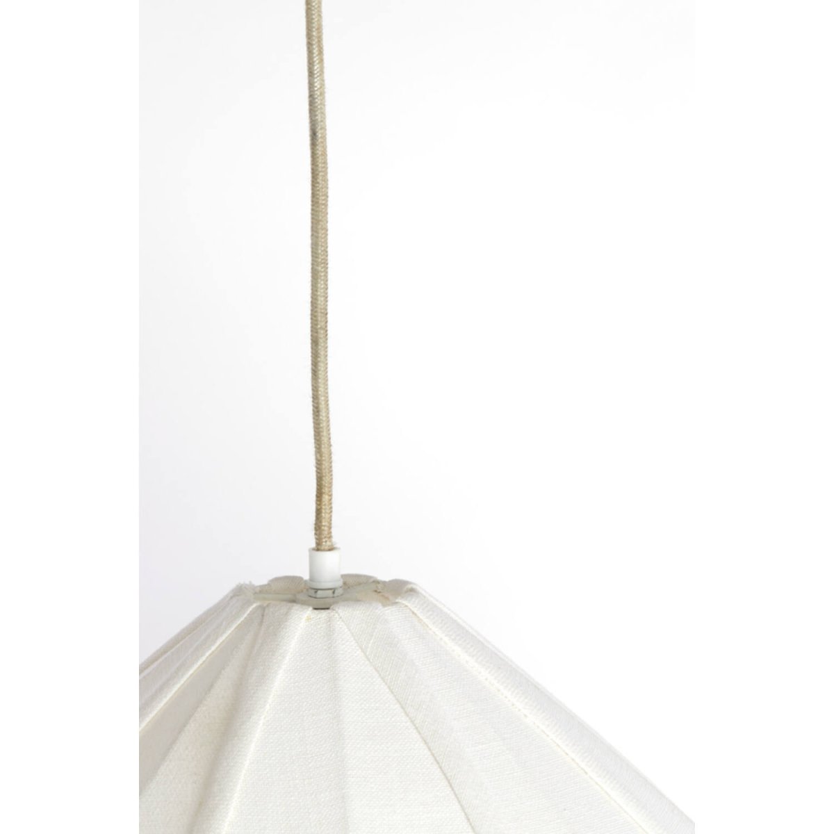 Zubeda Ø50 Blanco cremoso Lámpas de techo De Light & Living - Zubeda impresiona por su forma suave y elegante, y est&aacute; revestida de tela blanco crema que garantiza una distribuci&oacute;n de luz c&aacute;lida y agradable.