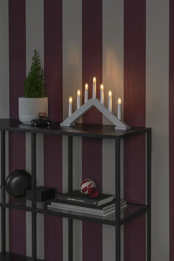 Candelabra 7 Lights Beige mate De Konstsmide - Dale a tu hogar un ambiente navide&ntilde;o atemporal y con estilo con este elegante portavelas de Adviento de madera.