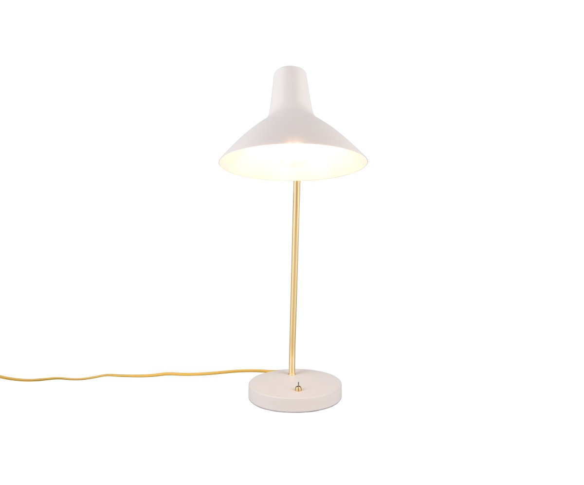 Traveller 54cm Gris lámpara de escritorio De Trio Lighting - El cálido color gris y el brazo de latón mate crean un elegante contraste que armoniza con diversos estilos de decoración.