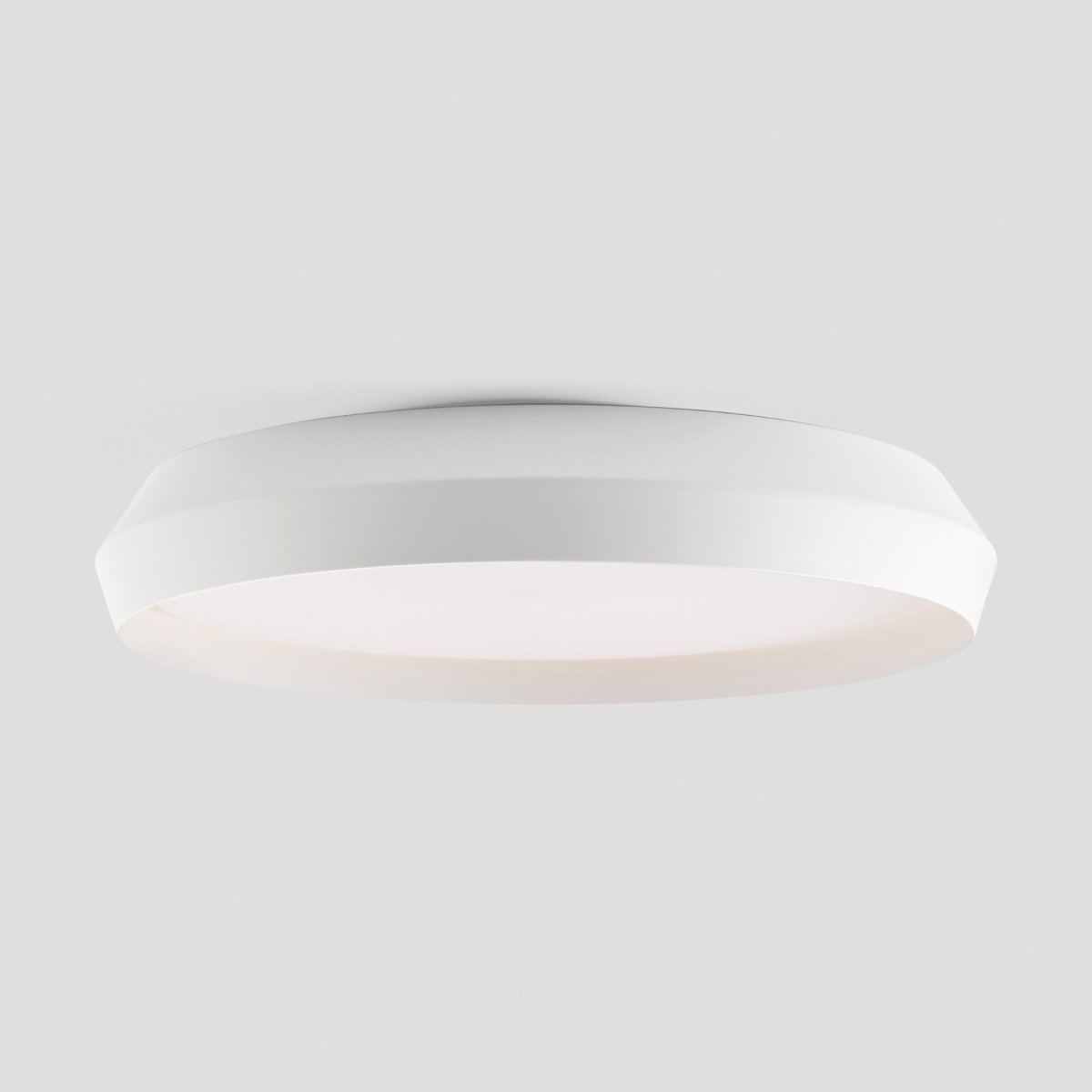 Shoku Ø60 Blanco plafón De Faro Barcelona - Su acabado blanco y su sofisticado dise&ntilde;o la convierten en una opci&oacute;n elegante para entornos modernos.