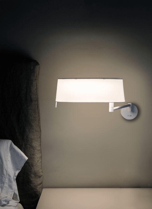 Desliz 52cm Blanco lámpara de pared De Faro Barcelona - DESLIZ se caracteriza por el brazo articulado en la estructura, que permite mover el punto de luz y adaptarlo a diferentes necesidades.