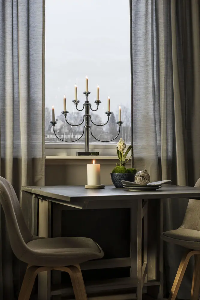 Candelabra 7 Lights Cromo De Konstsmide - Cree una Navidad atmosf&eacute;rica y elegante con este magn&iacute;fico portavelas de Adviento cromado.