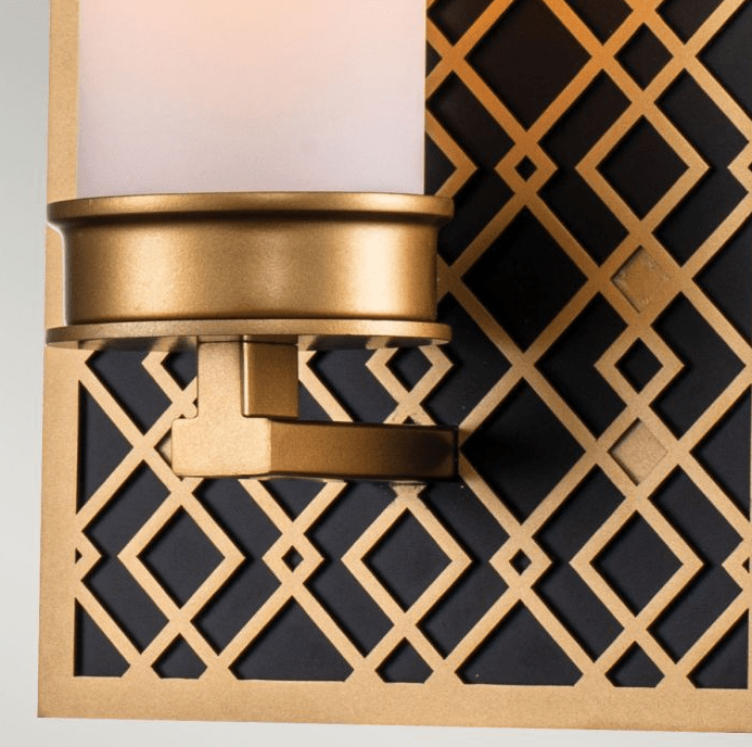 Ziggy 34cm Oro lámpara de baño De Elstead Lighting - La l&aacute;mpara de pared Ziggy impresiona con su elegante pantalla de cristal opalino blanco y su soporte decorativo de metal negro con detalles dorados.