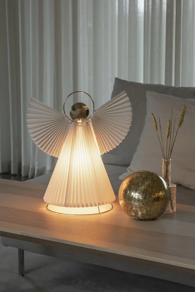 Ángel De Papel Blanco De Konstsmide - Elegante &aacute;ngel de papel con detalles plisados y cabeza dorada: una hermosa decoraci&oacute;n que encaja perfectamente en la ventana o en la mesa.