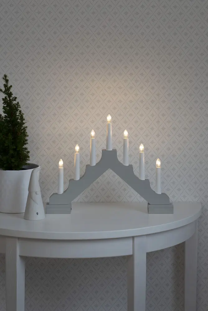 Candelabra 7 Lights Gris De Konstsmide - Garantice una Navidad llena de ambiente con este portavelas de Adviento que funciona a pilas y est&aacute; fabricado en madera de color gris mate.