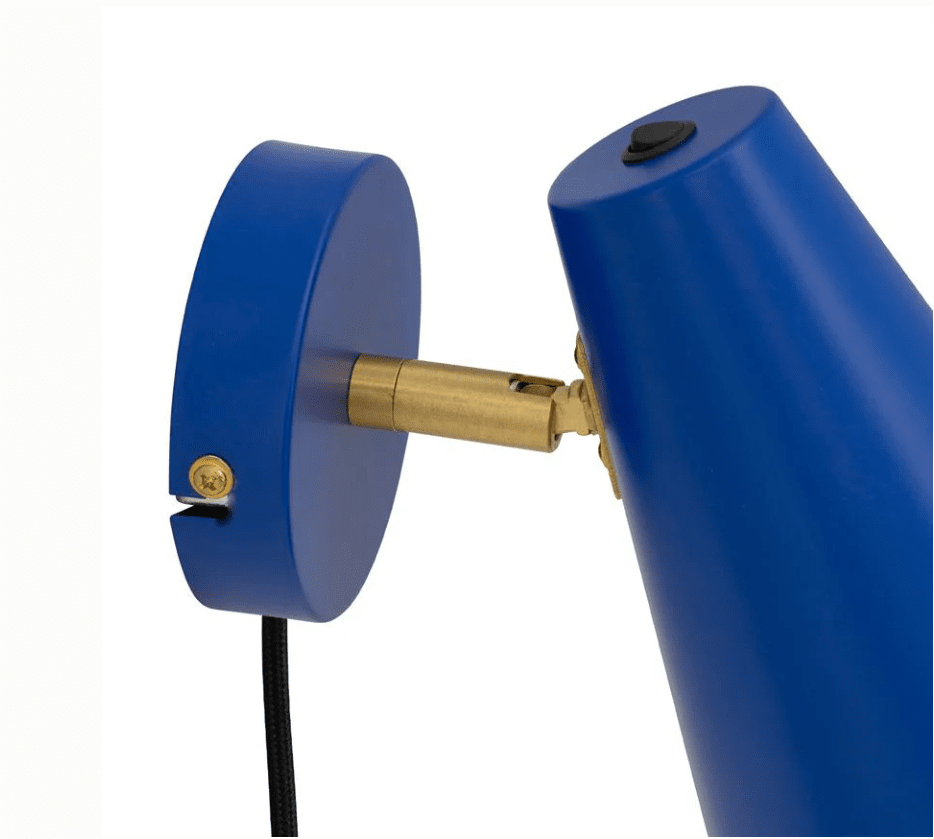 Cale 25cm Azul lámpara de lectura De Dyberg Larsen - Esto la convierte en una l&aacute;mpara ideal para la mesita de noche o para leer junto a la ventana.