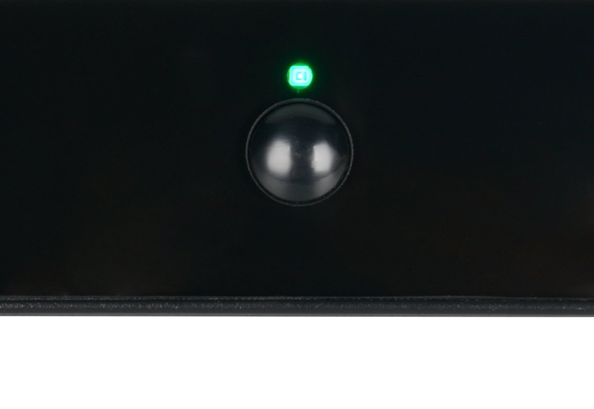 Moura 15cm Negro lámpara de exterior De Trio Lighting - Moura es una luz de exterior potente y respetuosa con el medio ambiente con panel solar integrado y baterías recargables.