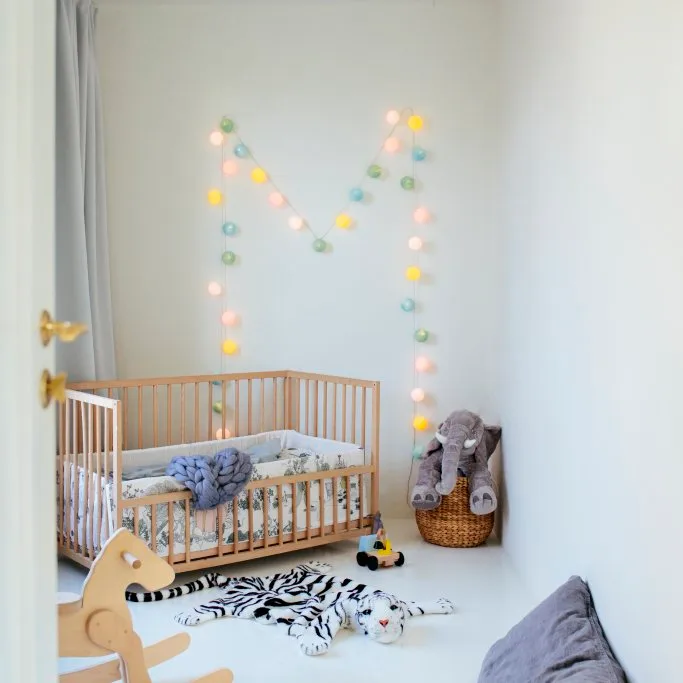 Irislights Fairytale 35-lights Multicolor De Irislights - Irislights Fairytale es una hermosa guirnalda de luces con luces LED y adornos artesanales en varios colores.