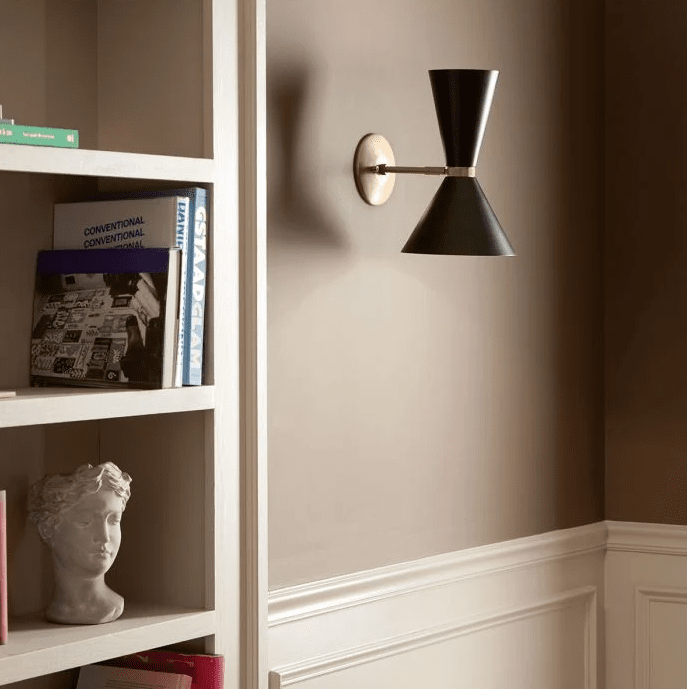 Phix 34cm Negro/bronce lámpara de pared De Elstead Lighting - La l&aacute;mpara de pared Phix con dos pantallas proporciona una luz eficaz tanto hacia arriba como hacia abajo.