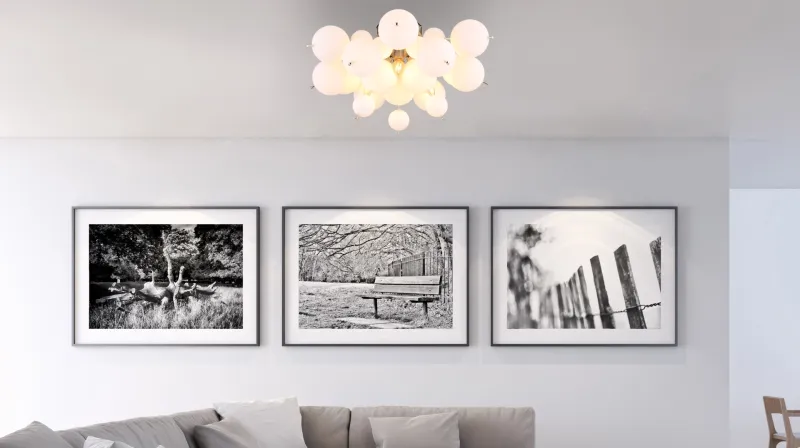 Udo Ø55 Blanco plafón De Globo Lighting - Dess unika design utm&auml;rks av en rund form d&auml;r metallstavar elegant sammanl&auml;nkas med vackra opalglas i olika storlekar.