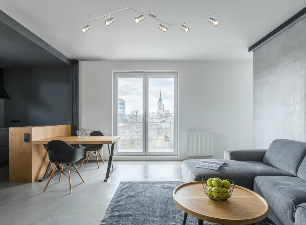 Robby 6 Níquel foco de techo De Globo Lighting - Den best&aring;r av tre metallst&auml;nger, var och en utrustad med tv&aring; vridbara GU10-socklar med metallfinish.