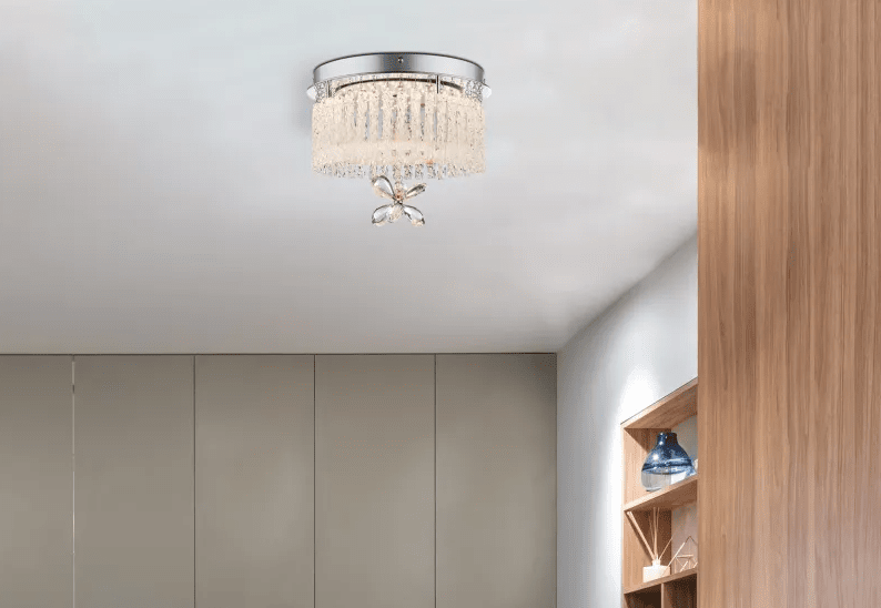 Mathilda Ø28 Cromo cristal De Globo Lighting - Su dise&ntilde;o redondo combina una base cromada con varillas de cristal colgantes y un gran cristal en forma de flor que se convierte en el punto focal de la estancia.