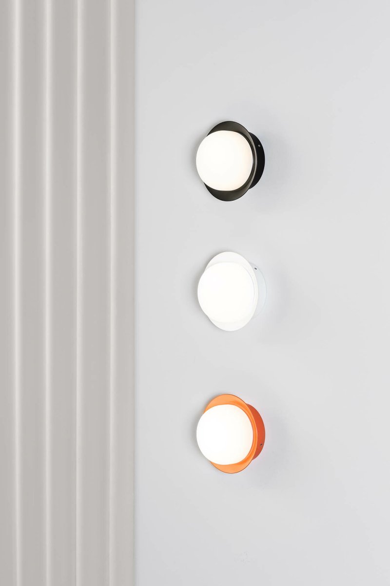 May Ø12 Negro lámpara de baño De Faro Barcelona - Con su acabado negro, distribuci&oacute;n de luz c&aacute;lida y grado de protecci&oacute;n IP44, se integra a la perfecci&oacute;n en salones y ba&ntilde;os.