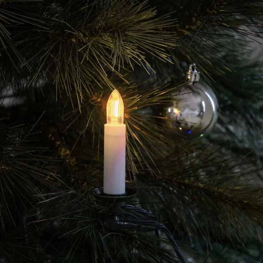 Luces Para Árbol De Navidad Blanco Cálido 25LED 18m Verde De Konstsmide - Iluminaci&oacute;n cl&aacute;sica de &aacute;rbol de Navidad para interiores con 25 luces LED de color blanco c&aacute;lido que proporcionan un brillo suave y atmosf&eacute;rico.