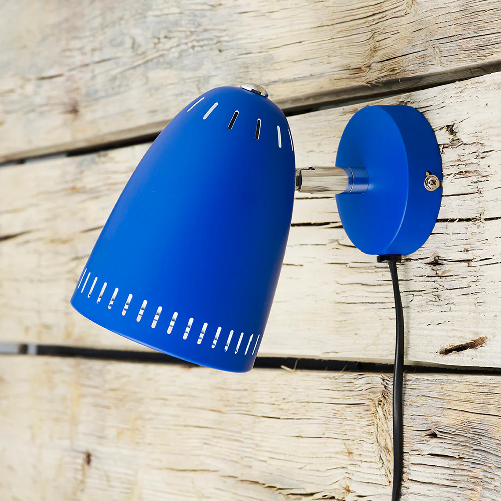 Dynamo Azul lámpara de lectura De Superliving - Fácil de instalar y adecuado para todos los estilos de interiores, Dynamo es la combinación perfecta de función y estilo.