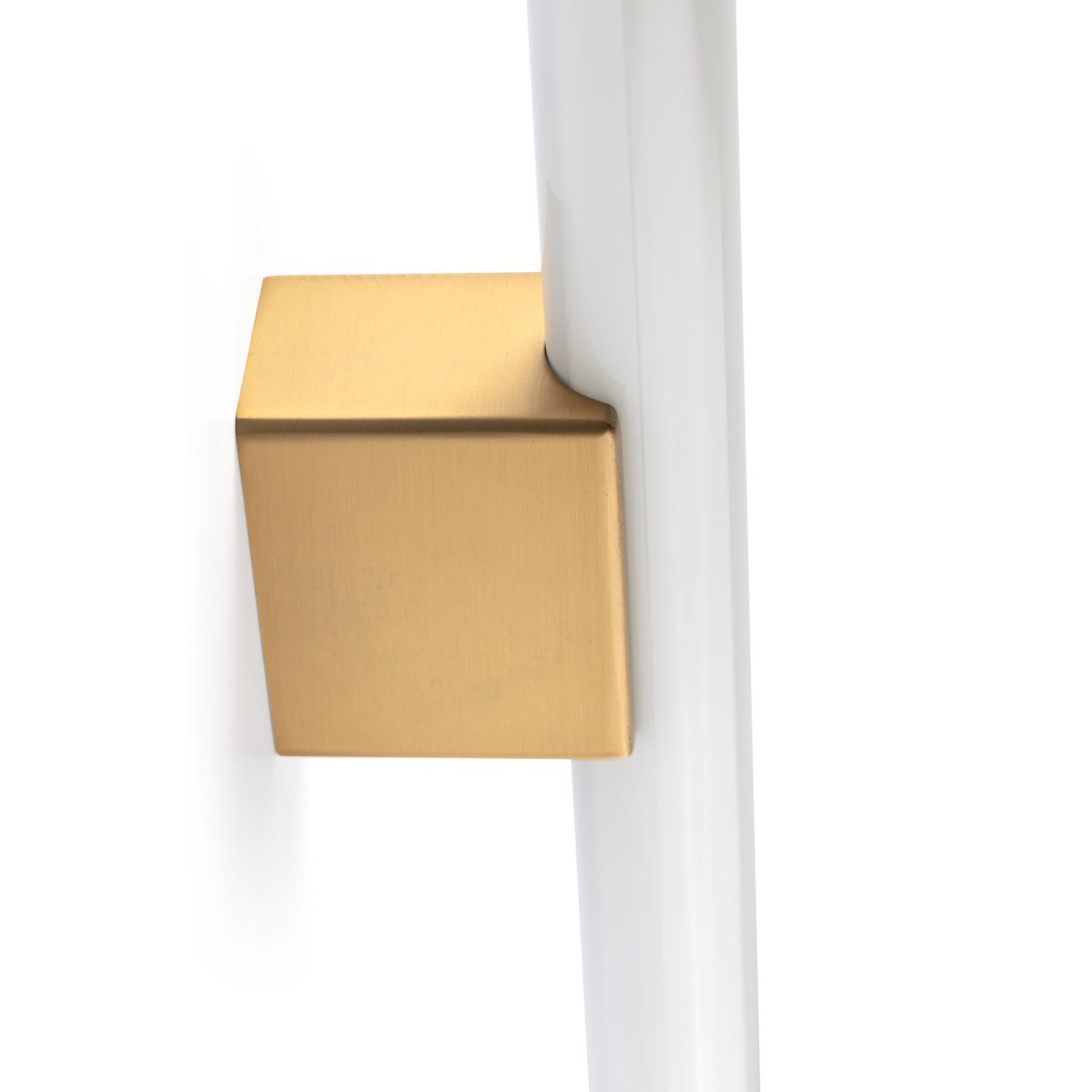 Calma 50cm Oro lámpara de baño De Faro Barcelona - Calma es una l&aacute;mpara de pared con acabado dorado, perfecta para la iluminaci&oacute;n general de cocinas, pasillos o zonas de paso.