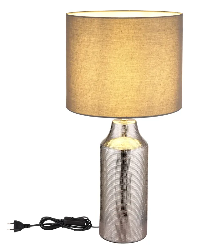 Elden 60cm Plata lámpara de mesa De Globo Lighting - Den silverf&auml;rgade keramiska basen i kombination med den gr&aring;a cylindriska textilsk&auml;rmen skapar en sofistikerad kontrast och blir en stilfull inredningsdetalj.