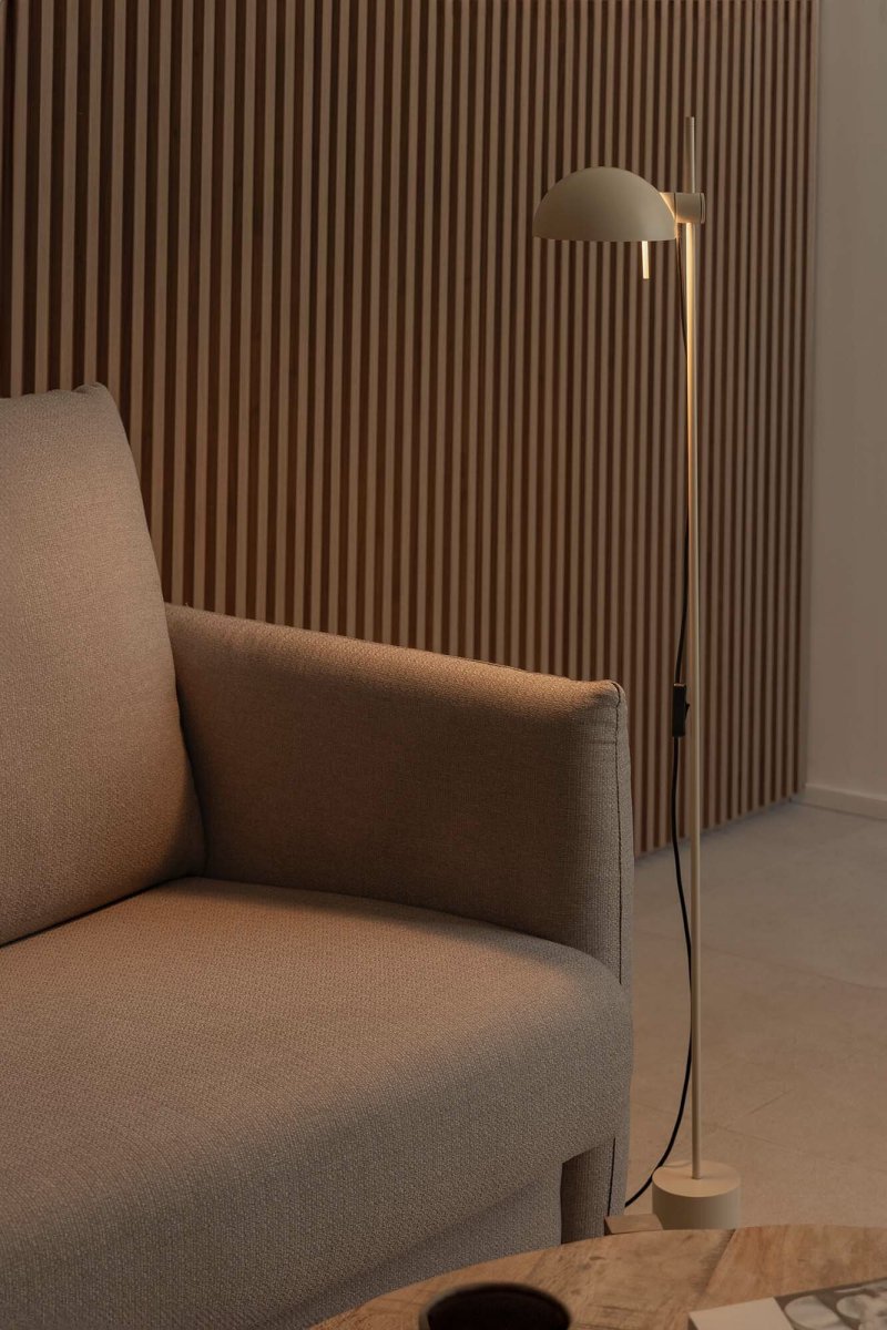 Matilda Beige lámpara de pie De Faro Barcelona - Matilda es una l&aacute;mpara de pie beige con un elegante dise&ntilde;o geom&eacute;trico que se integra en cualquier interior.