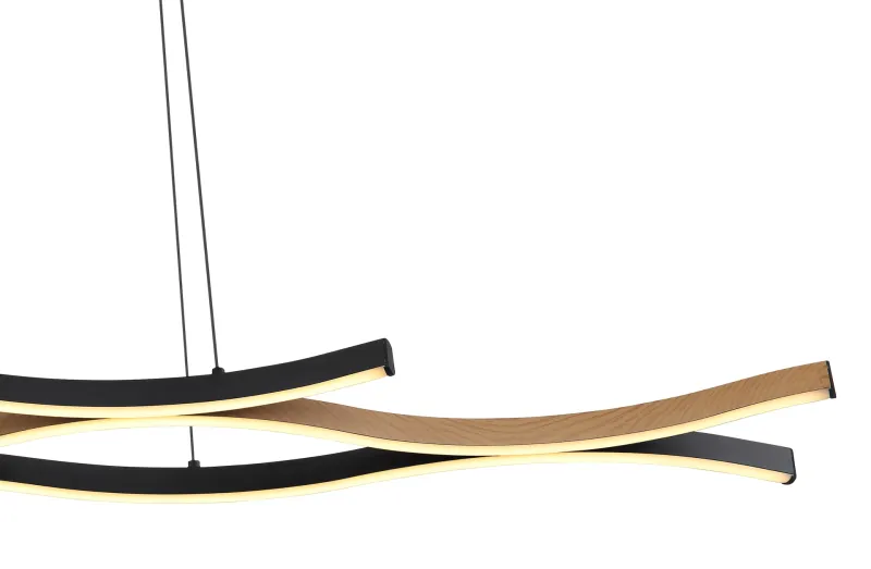 Geronimo 108cm Naturaleza Lámpas de techo De Globo Lighting - Den mattsvarta metall- och aluminiumstommen, kompletterad med tr&auml;liknande dekorationer och en opalf&auml;rgad plastsk&auml;rm, ger en stilren och harmonisk estetik.