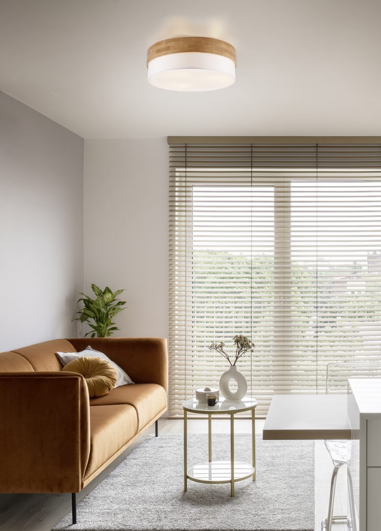 Seasons Ø50 Blanco plafón De Trio Lighting - La l&aacute;mpara de techo Seasons combina formas sencillas con materiales naturales para crear una atm&oacute;sfera armoniosa y acogedora.