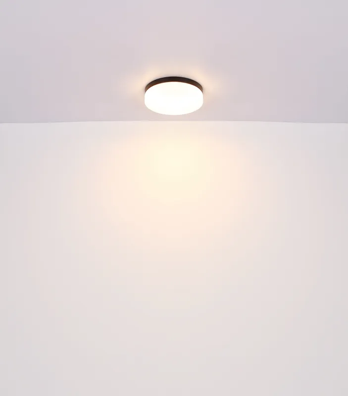 Vranos 18,5cm Negro De Globo Lighting - Lampan &auml;r tillverkad i aluminium och glas, vilket ger ett tidl&ouml;st och sofistikerat uttryck.