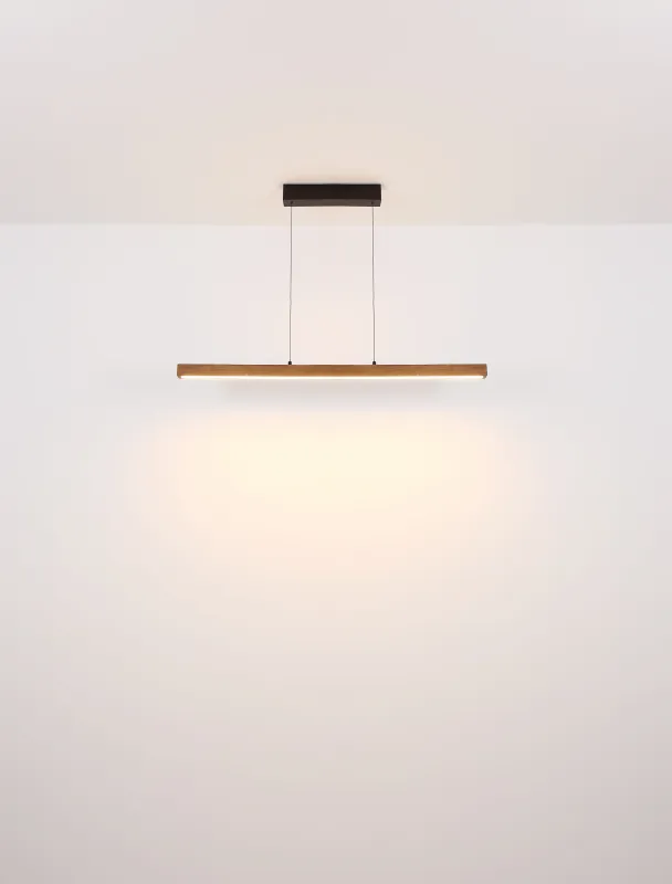 Olivus 115cm Naturaleza Lámpas de techo De Globo Lighting - Olivus &auml;r en stilren takpendel i elegant, avl&aring;ng form som kombinerar svart metall med m&ouml;rkbrunt tr&auml; och opalplast f&ouml;r en modern och sofistikerad design.