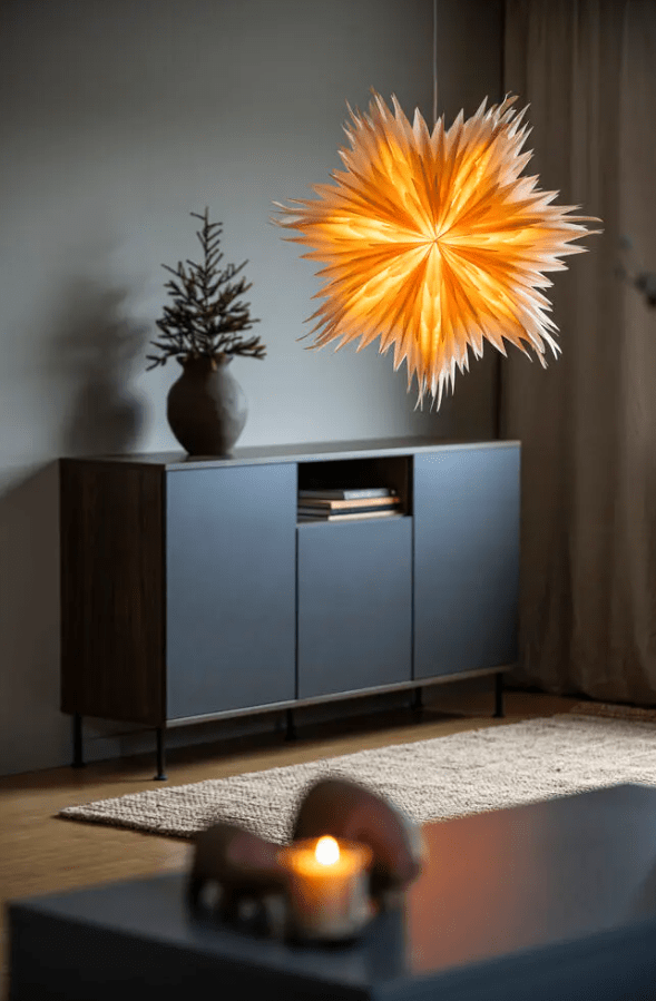 Estrella De Papel Ø60 Oro De Konstsmide - Ilumina la oscuridad de diciembre con esta hermosa estrella de papel en tono dorado.