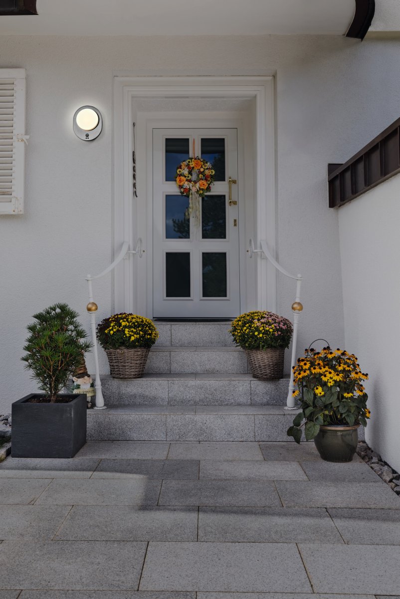 Disc Sensor Acero lámpara de exterior De Osram - Disc Sensor&nbsp;&auml;r en innovativ och stilfull fasadlampa som ger b&aring;de funktion och elegans till din entr&eacute; eller uteplats.