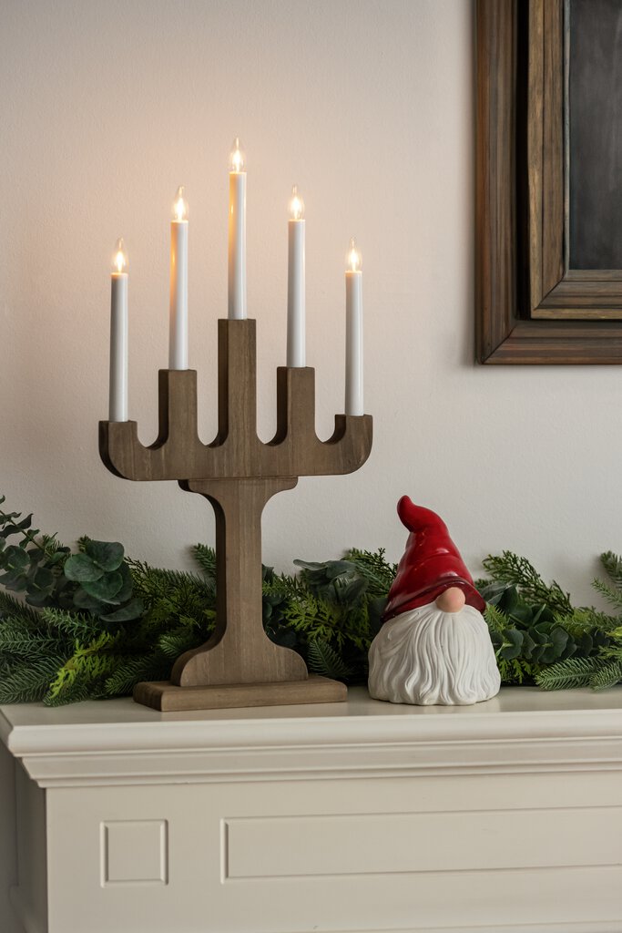 Candelabra 5 Lights Nuez De Konstsmide - Con cinco luces, difunde un brillo c&aacute;lido y atmosf&eacute;rico que crea un ambiente acogedor durante los meses de invierno.