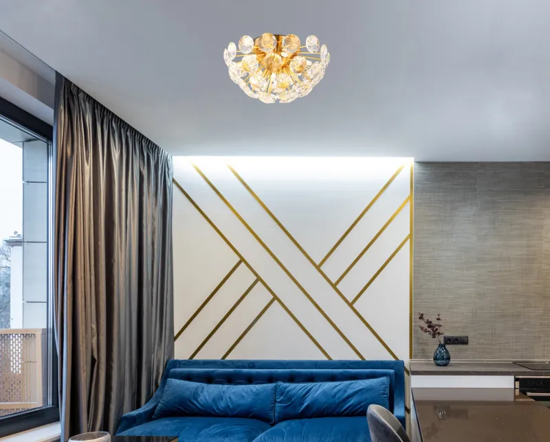 Virina Ø40 Oro plafón De Globo Lighting - Dess eleganta design kombinerar en gyllene metallkropp med en sk&auml;rm av klara kristaller, vilket ger en lyxig och sofistikerad k&auml;nsla till ditt hem.