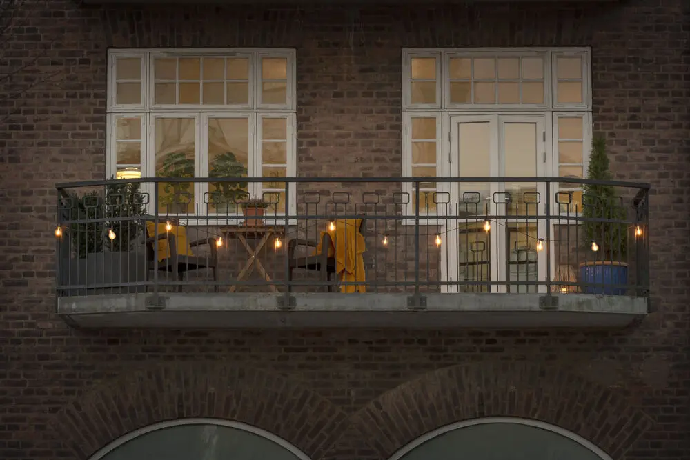 Guirnalda luminosa, ámbar, 4,5 m Negro De Konstsmide - Cadena de luces decorativas con 10 luces LED &aacute;mbar intercambiables que crean un ambiente c&aacute;lido y acogedor.