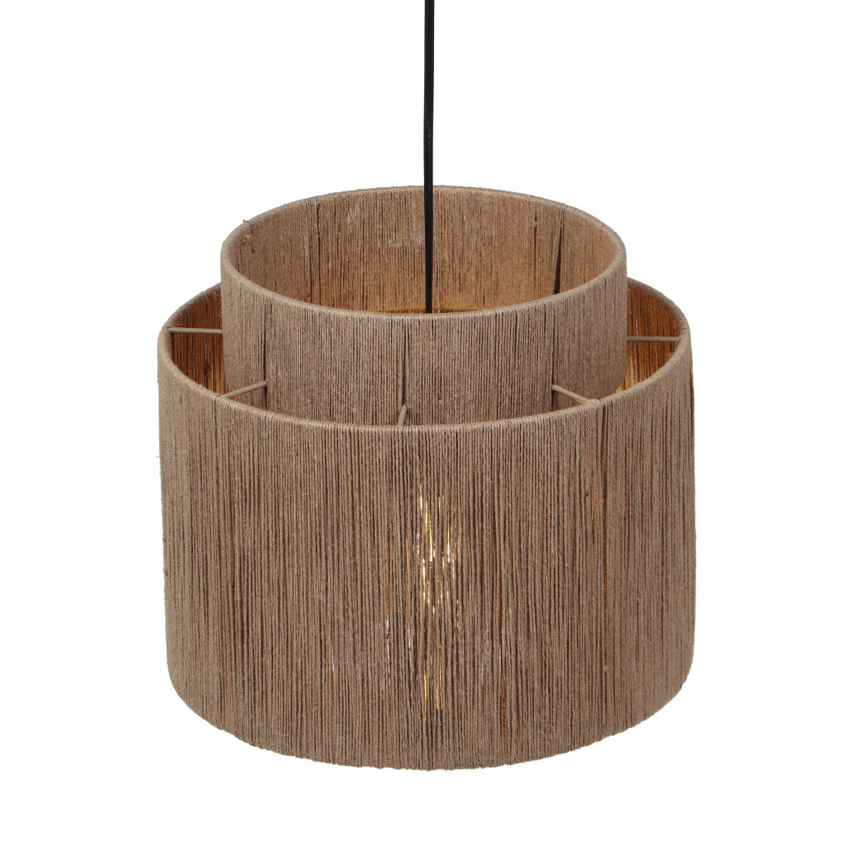 Smilla Ø30 Naturaleza Lámpas de techo De Trio Lighting - Con su elegante combinaci&oacute;n de yute natural y metal negro mate, Smilla combina el encanto r&uacute;stico con un dise&ntilde;o moderno: el detalle perfecto para un interior elegante y armonioso.