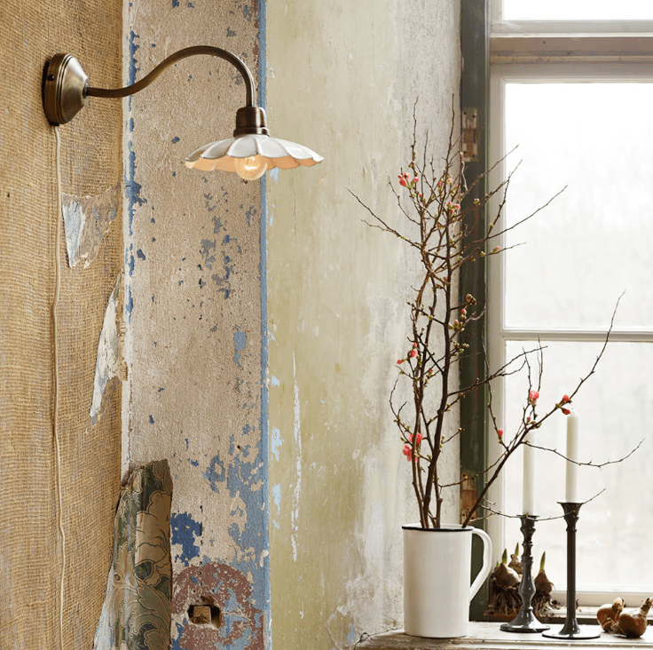 Gustav Ø20 Latón blanco/antiguo lámpara de pared De Strömshaga - La l&aacute;mpara incluye un cable textil beige de 1,5 m de largo, interruptor y enchufe.