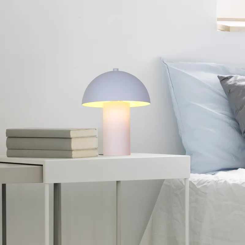 Bert 26cm Blanco lámpara de mesa De Globo Lighting - Med sin minimalistiska elegans sm&auml;lter bert harmoniskt in i moderna hem och blir en stilfull inredningsdetalj.