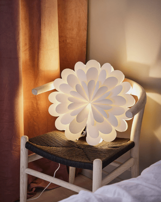 Maravilla Ø45 Blanco De Markslöjd - Conecta la estrella a un regulador de intensidad para atenuar la iluminación.