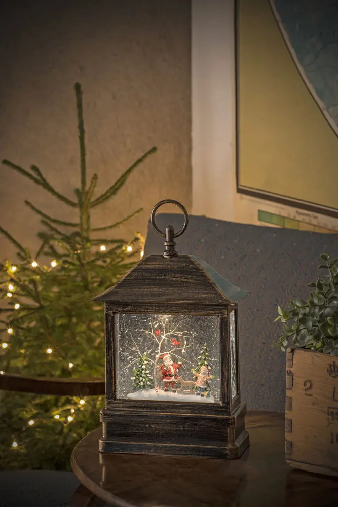 Linterna Rellena De Agua Con Papá Noel Marrón De Konstsmide - Con funci&oacute;n de temporizador (5h encendido/19h apagado) y una autonom&iacute;a de hasta 120 horas en funcionamiento con bater&iacute;a.