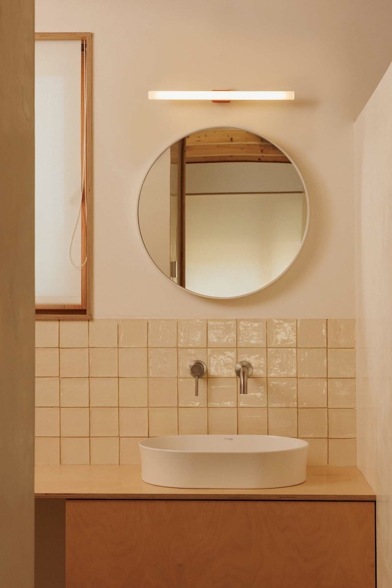 Calma 50cm Terracota lámpara de baño De Faro Barcelona - Calma es una l&aacute;mpara de pared con efecto terracota, ideal para la iluminaci&oacute;n general de cocinas, pasillos o zonas de paso.