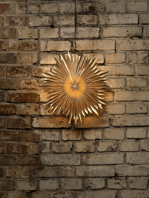 Estrella De Papel Ø46 Marrón De Konstsmide - Ilumina la oscuridad de diciembre con esta hermosa estrella de papel en tono marr&oacute;n.