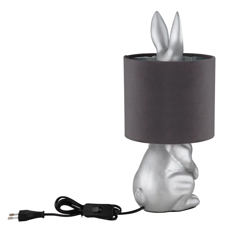 Rabbit 40cm Plata lámpara de mesa De Globo Lighting - Med en silverf&auml;rgad kaninfigur som bas och en elegant gr&aring; sammetsk&auml;rm kombinerar den lekfull design med sofistikerad stil.