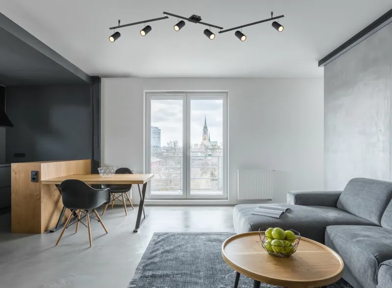 Robby 6 Negro foco de techo De Globo Lighting - Den best&aring;r av tre metallst&auml;nger, var och en utrustad med tv&aring; vridbara GU10-socklar med metallfinish.