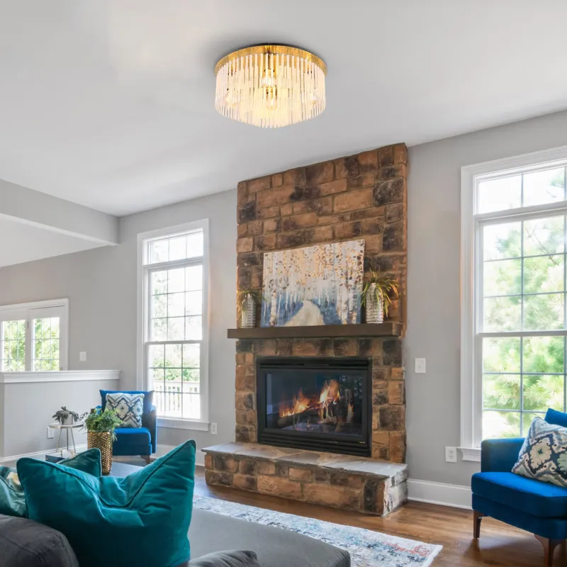 Gorley Ø50 Oro plafón De Globo Lighting - Dess design imponerar med en stilfull kombination av guldf&auml;rgad metall och dekorativa stavar i opalglas.