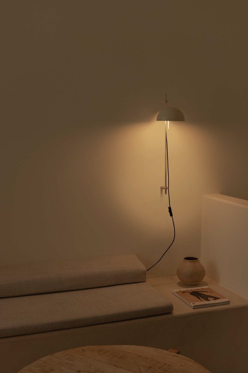 Matilda 60cm Beige lámpara de pared De Faro Barcelona - La pantalla giratoria y el ajuste de altura ofrecen gran flexibilidad y permiten diferentes configuraciones de luz, perfecta tanto para iluminaci&oacute;n de fondo como de ambiente.
