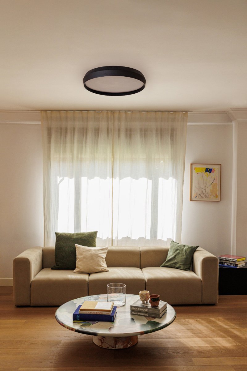 Shoku Ø60 Negro plafón De Faro Barcelona - Su acabado en negro y su sofisticado dise&ntilde;o la convierten en una opci&oacute;n elegante para entornos modernos.