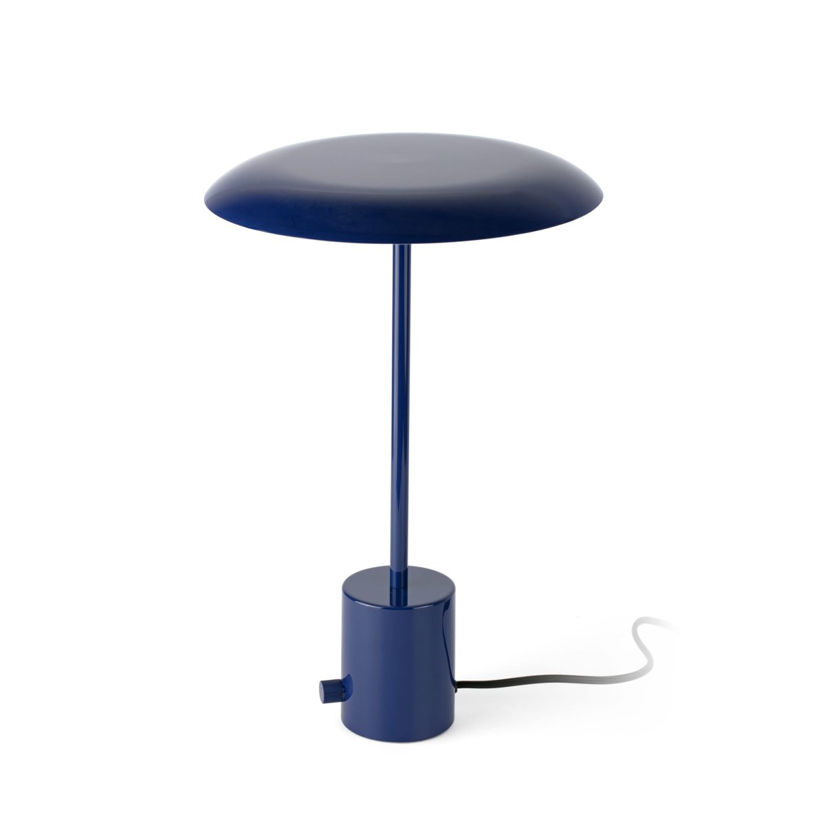 Hoshi 40cm Azul lámpara de mesa De Faro Barcelona - Hoshi es una l&aacute;mpara de dise&ntilde;o con una silueta elegante, una base robusta y un LED integrado (12 W, 2700 K) que emite una luz c&aacute;lida y agradable.
