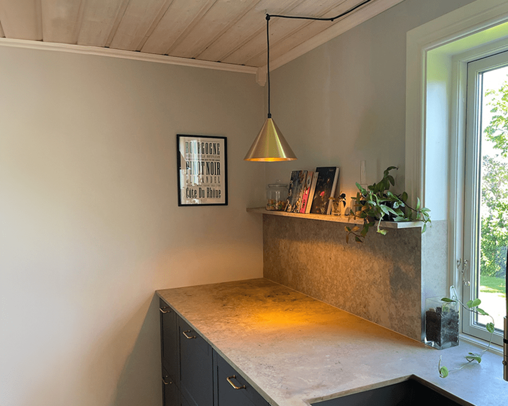 Tratt Ø25 Latón Lámpas de techo De Westal - Perfecto para crear una luz enfocada sobre una mesa de comedor o en la cocina, por ejemplo.