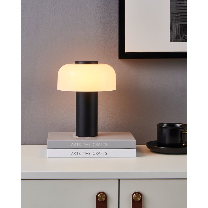 Ponente 20cm Blanco portátil De Eglo - Ponente es una lámpara de mesa portátil con un diseño moderno y una funcionalidad inteligente.