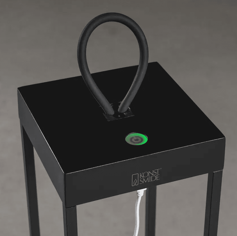 Ravello 30cm Negro portátil De Konstsmide - La luz está equipada con un regulador de intensidad para regular el brillo.