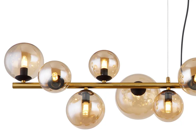 Riha 120cm Ámbar Lámpas de techo De Globo Lighting - Lampan &auml;r av matt m&auml;ssingsf&auml;rgad metall och ger ditt hem en lyxig och inbjudande atmosf&auml;r.