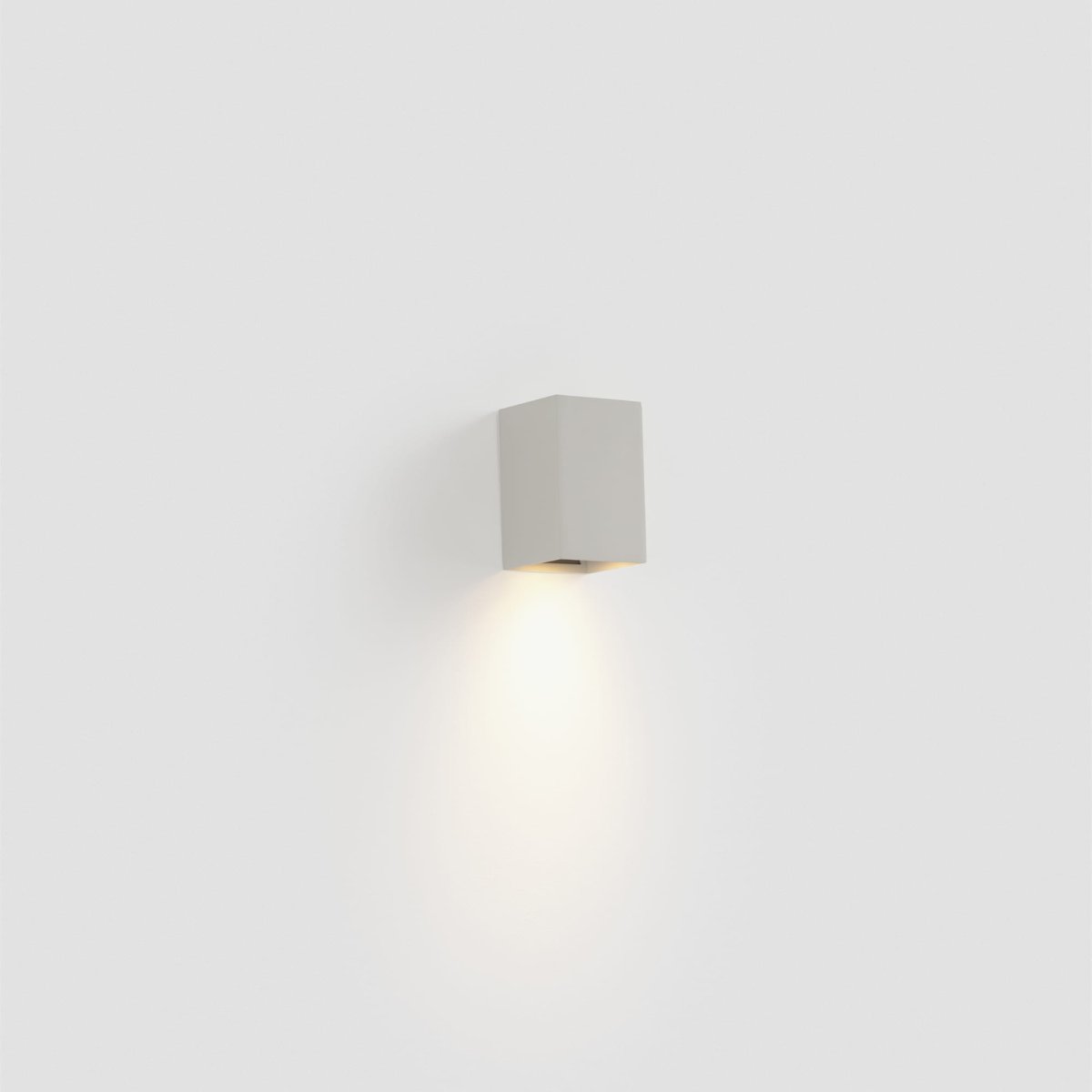 Lune 10cm Blanco lámpara de pared De Faro Barcelona - Lune es una l&aacute;mpara de pared cuadrada con acabado blanco mate que se integra a la perfecci&oacute;n en pasillos, corredores y otras zonas de paso.
