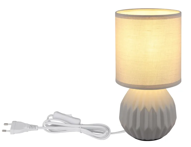 Sylas 23cm Gris lámpara de mesa De Globo Lighting - Den rundade keramiska basen i elegant gr&aring;tt och den matchande cylindriska textilsk&auml;rmen skapar en harmonisk och modern estetik.